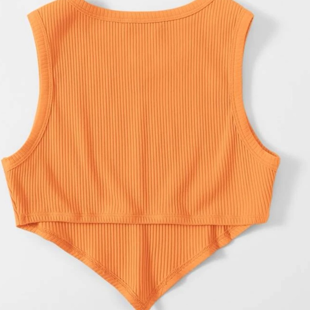 Asymmetrical Hem Rib-Knit Crop tank top - Picture 3 of 5